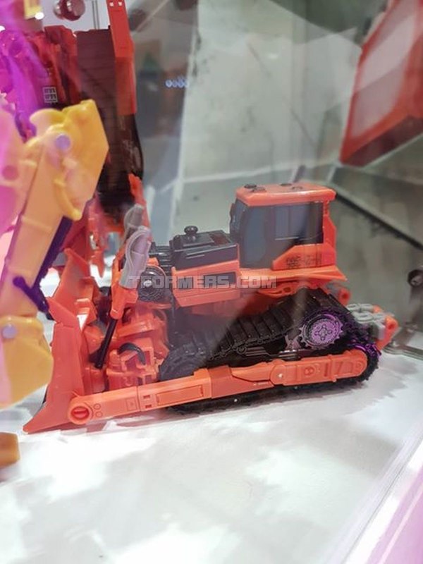 Mcmcomiccon 2018 Hasbro Pannel Devstator Shatter Skrapmetal And Cogman Studio Series Reveals  (21 of 28)